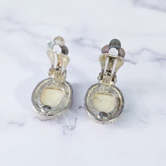 Vintage Clip On Earrings Floral Oval - Fair Condition - Picture 6 of 8